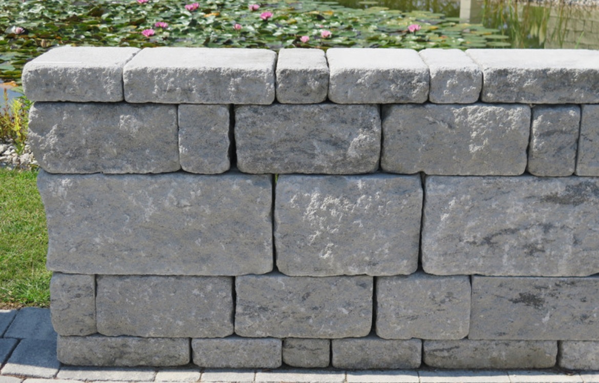 Plotový kvader GUTSHOF ŠM24 7,5cm bosovaný Friedel